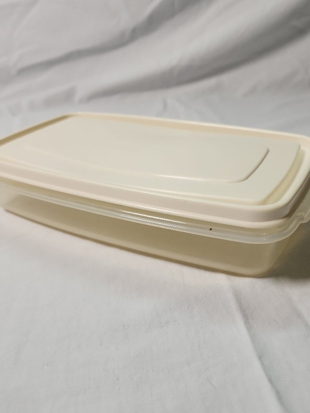 Rubbermaid Servin Saver #5 4 Cups Almond Lid Rectangle 940 mL Vintage Plastic
